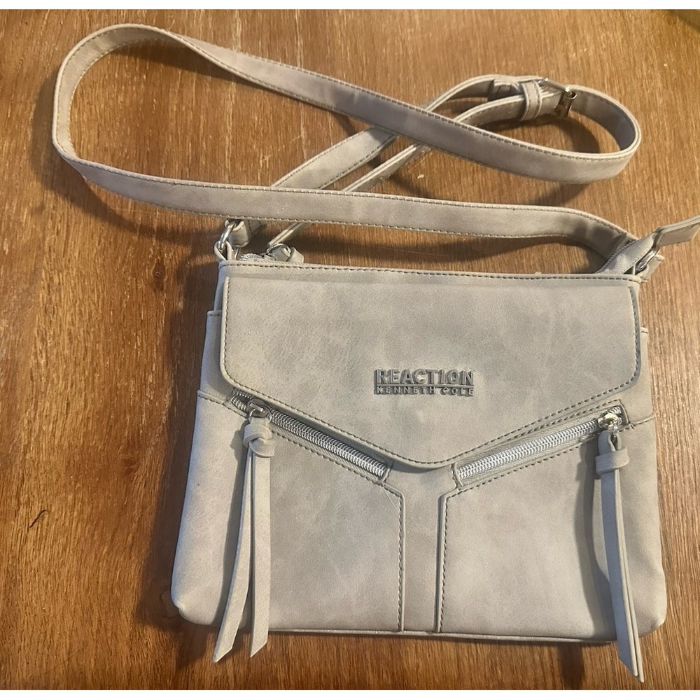 Kenneth Cole Reaction Gray Crossbody Bag Zip Closure Adj Strap Pockets Silver
